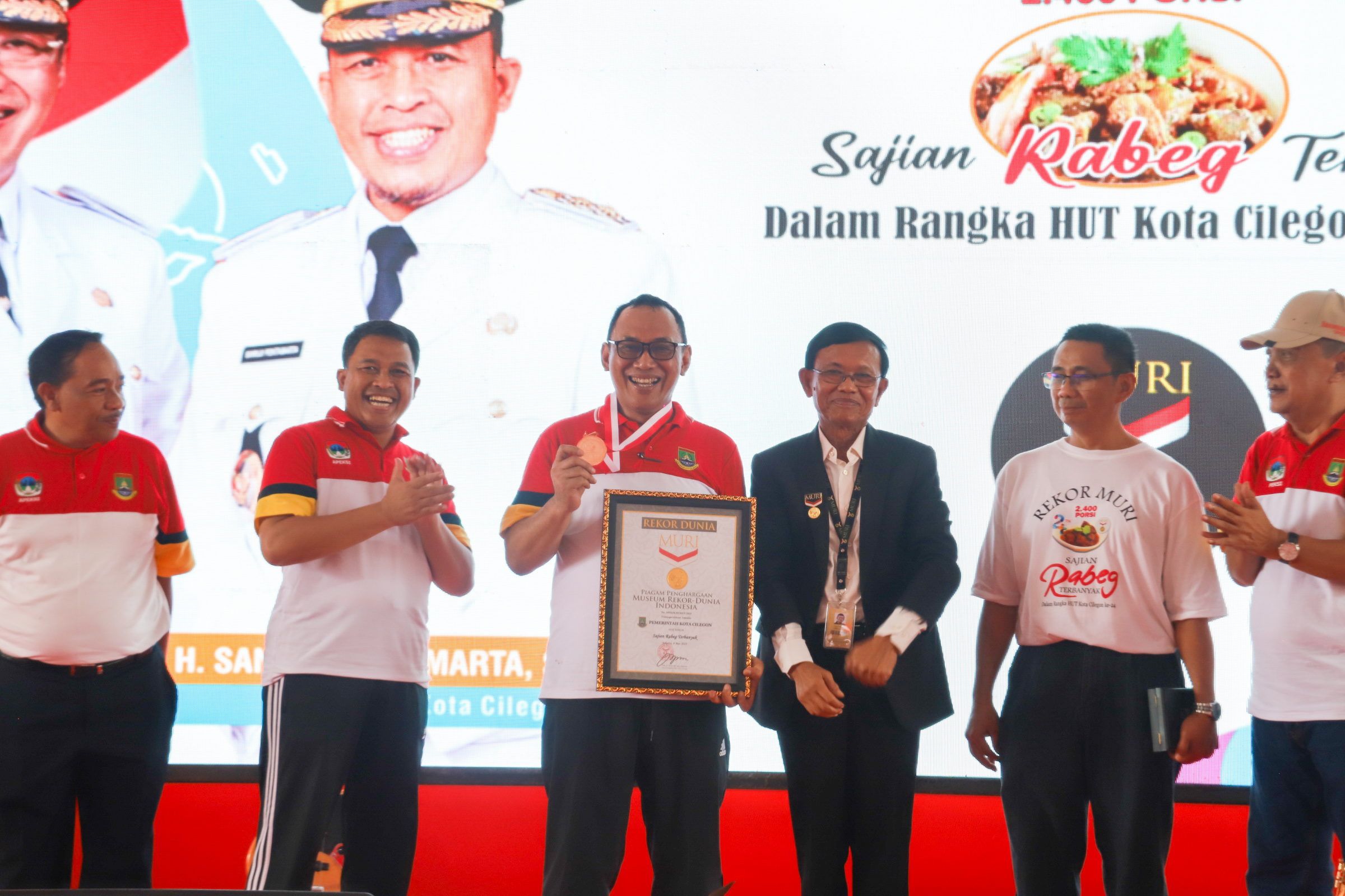 Pemkot Cilegon tercatat di Museum Rekor Dunia Indonesia (MURI) karena telah menyajikan menu rabeg sebanyak 2.400 porsi.