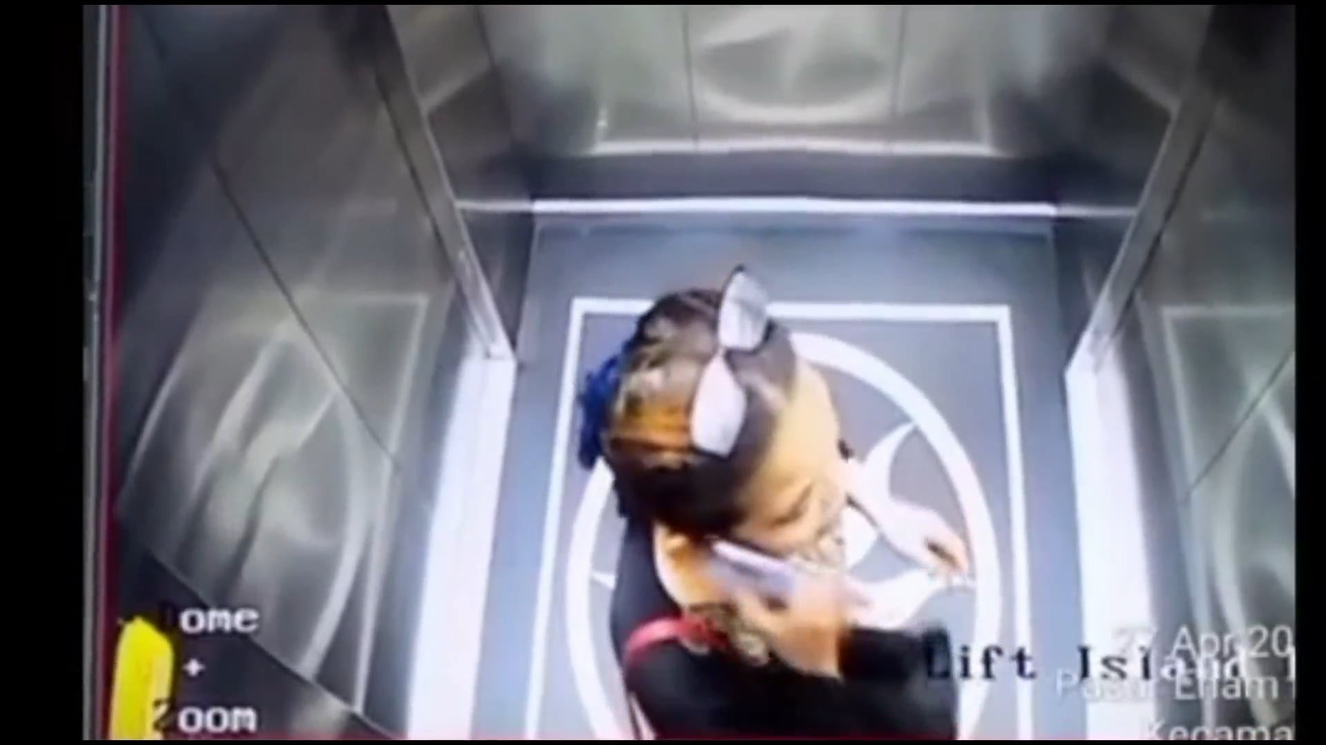 Asiah Sinta Dewi Hasibuan, 38, terakhir kali terlihat berada di dalam lift Bandara Kualanamu, Sumut, Senin (24/4) malam.