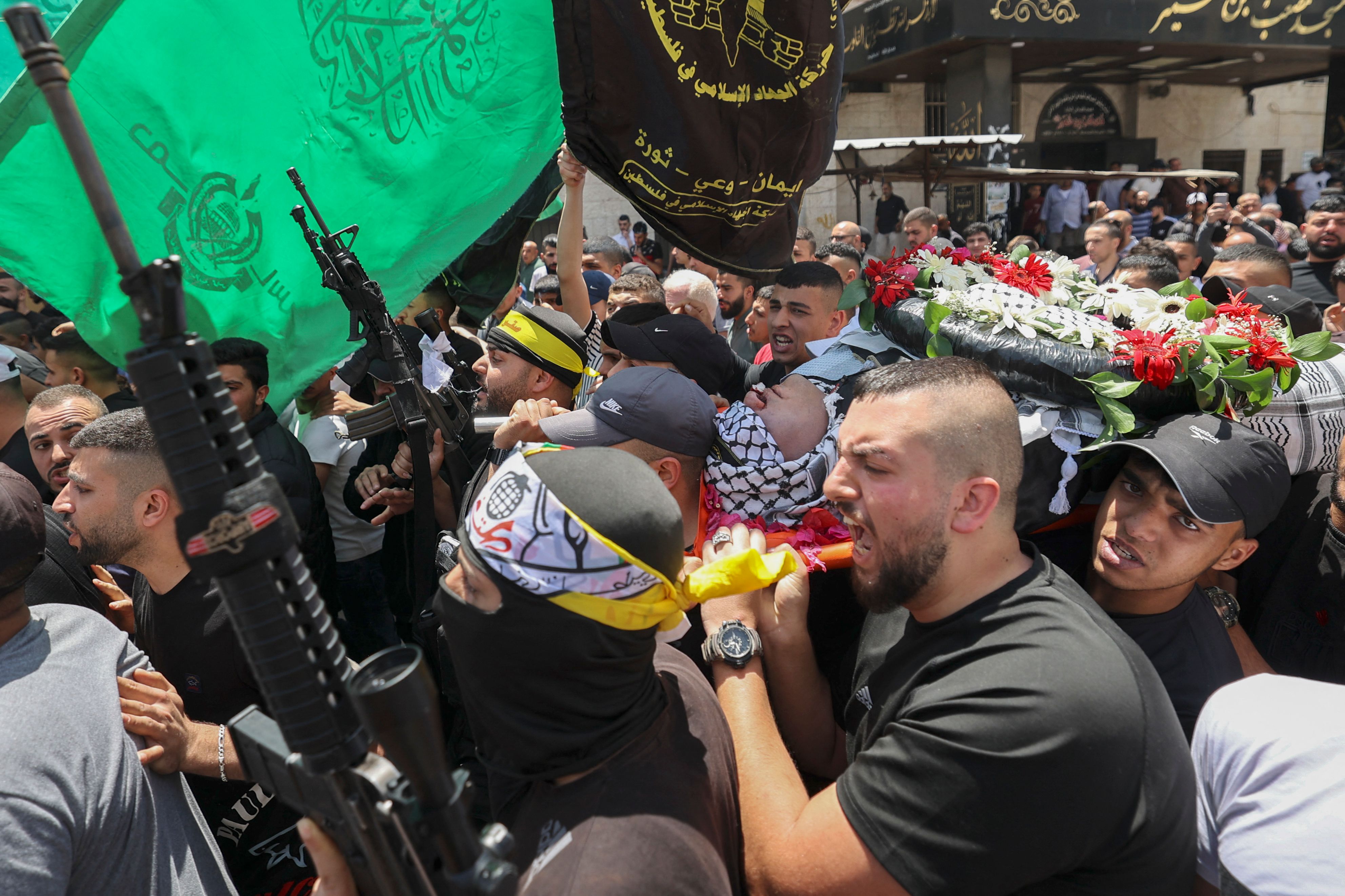 Pemakaman Saleh Sabra di kamp pengungsi Nablus, Palestina, 22 di Kamis 2023.