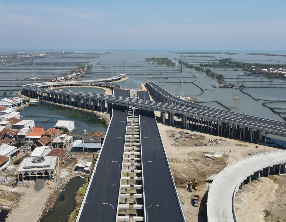 Pembangunan jalan tol, salah satu proyek strategis nasional.