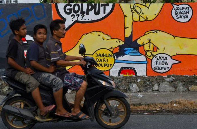 Mural mengajak masyarakat untuk tidak golput