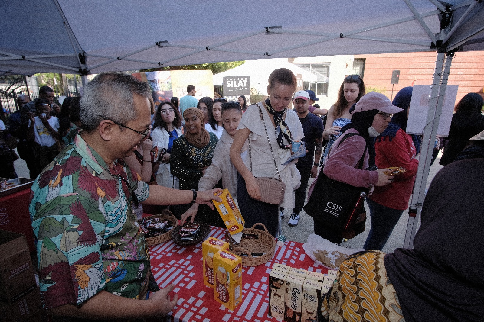 Warga AS mencicipi kuliner Indonesia di KBRI Washinto DC