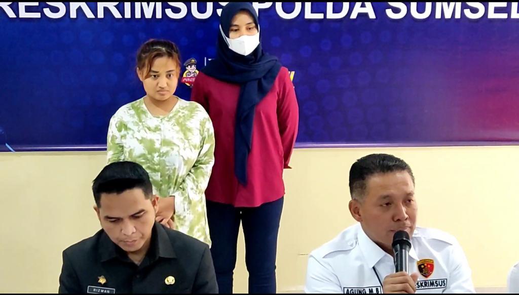 Lina Mukherjee dijatuhi pasal berlapis oleh Ditreskrimsus Polda Sumatera Selatan, Kamis (4/5)