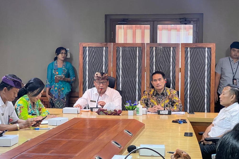 Kemenlu melakukan monitoring dan evaluasi terhadap progres dari kerja sama Pemkot Denpasar dengan NGO dan stakeholder terkait.