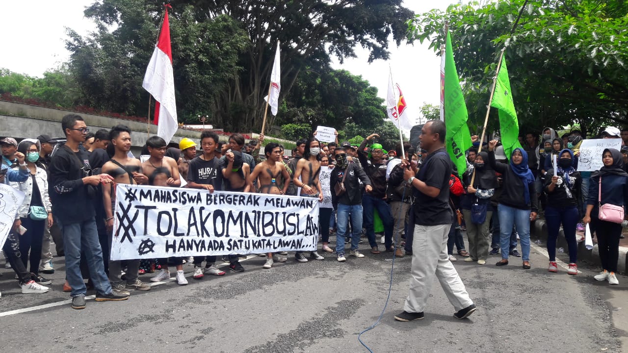 Sejumlah buruh di Temanggung, Jawa Tengah, saat menggelar unjuk rasa, beberapa waktu lalu