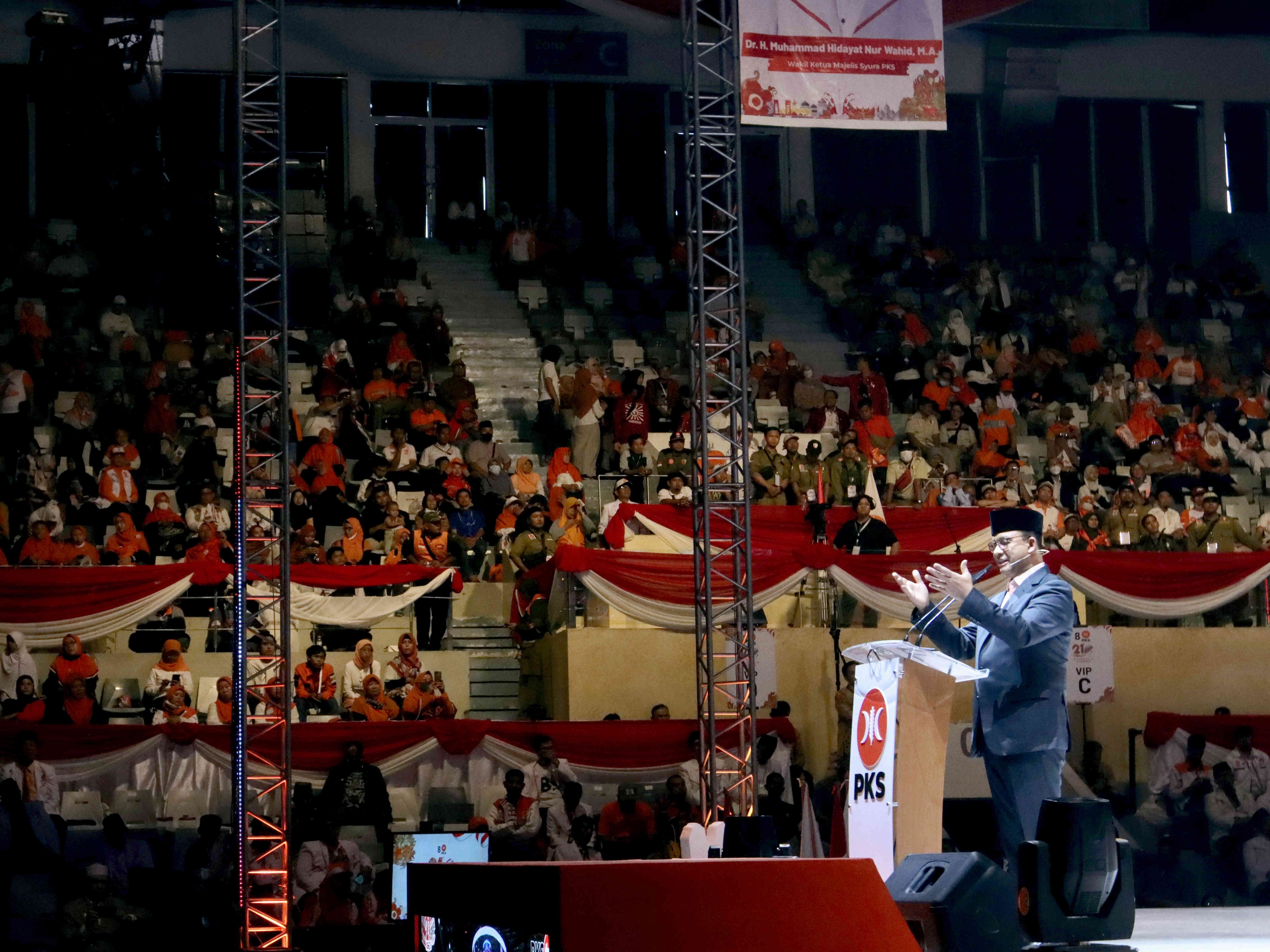 Capres Koalisi Perubahan Anies Baswedan menyampaikan pidato kebangsaan di puncak Milad ke-21 PKS, Istora Senayan, Jakarta, Sabtu (20/5).