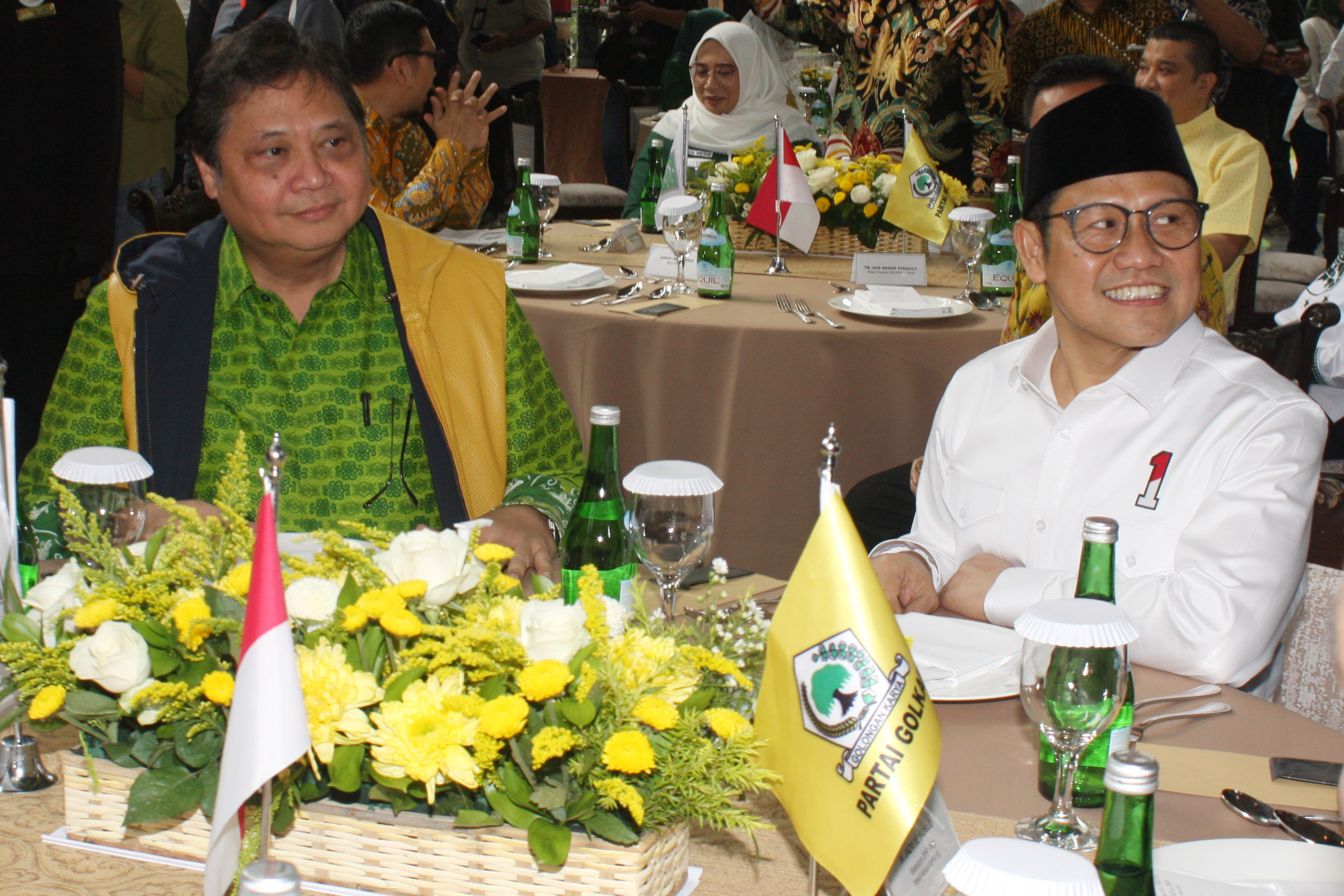 KETUA Umum Partai Golkar Airlangga Hartarto bicara soal merger koalisi besar terkait pertemuannya dengan Ketua Umum PKB Muhaimin Iskandar.