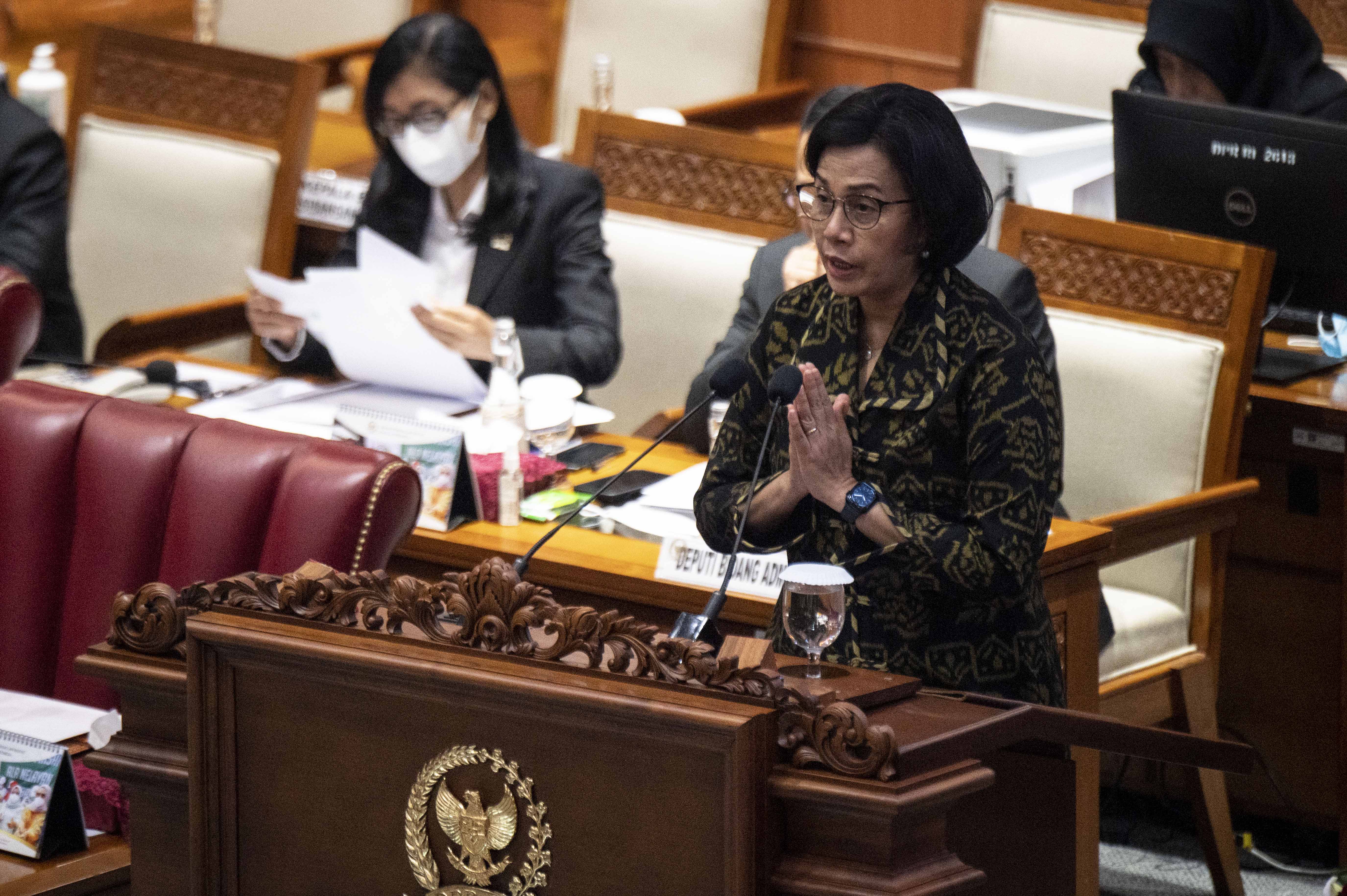 Menteri Keuangan Sri Mulyani berbicara dalam Rapat Paripurna ke-23 DPR Masa Persidangan V Tahun Sidang 2023 