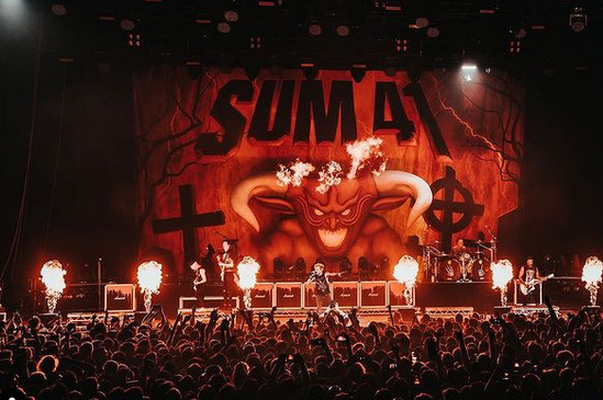 Bank Punk Rock, Sum 41.