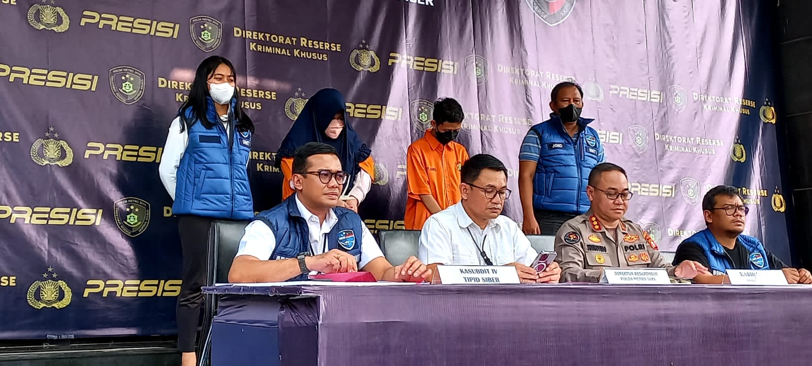  Polisi menangkap pasutri berinisial ABF, 22 dan W, 24 terkait kasus penipuan modus jasa penitipan atau jastip tiket Coldpla