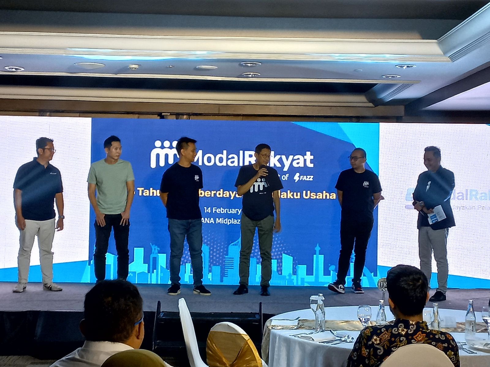 sejumlah top manajemen Modal Rakyat dalam sebuah acara