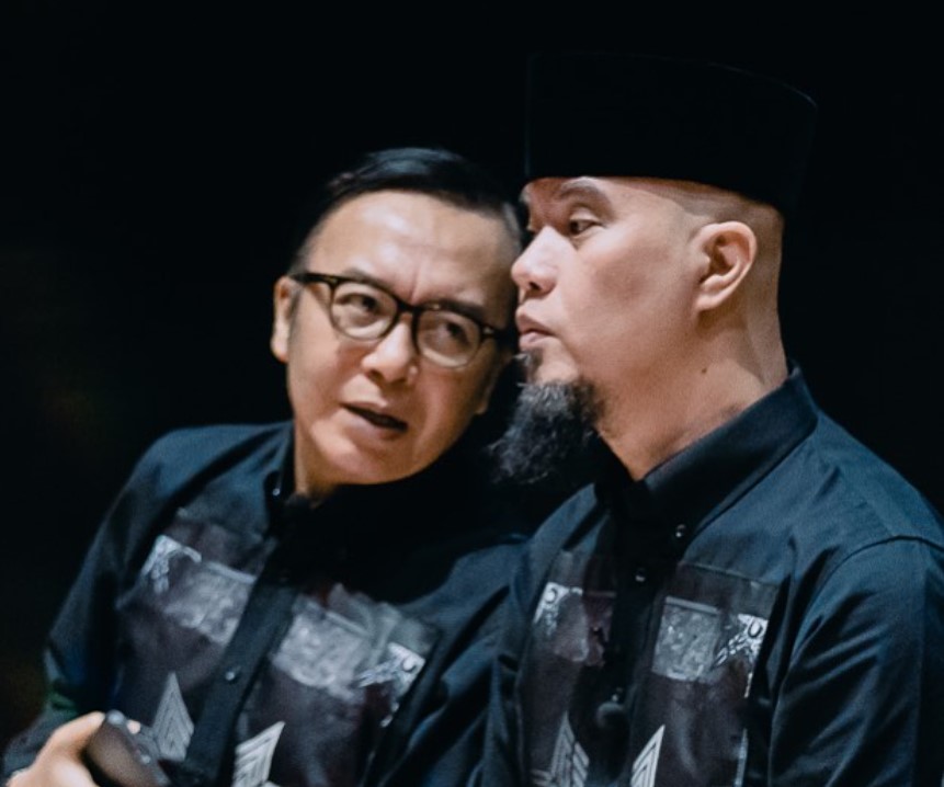 Ari Lasso (kiri) bersama Ahmad Dhani