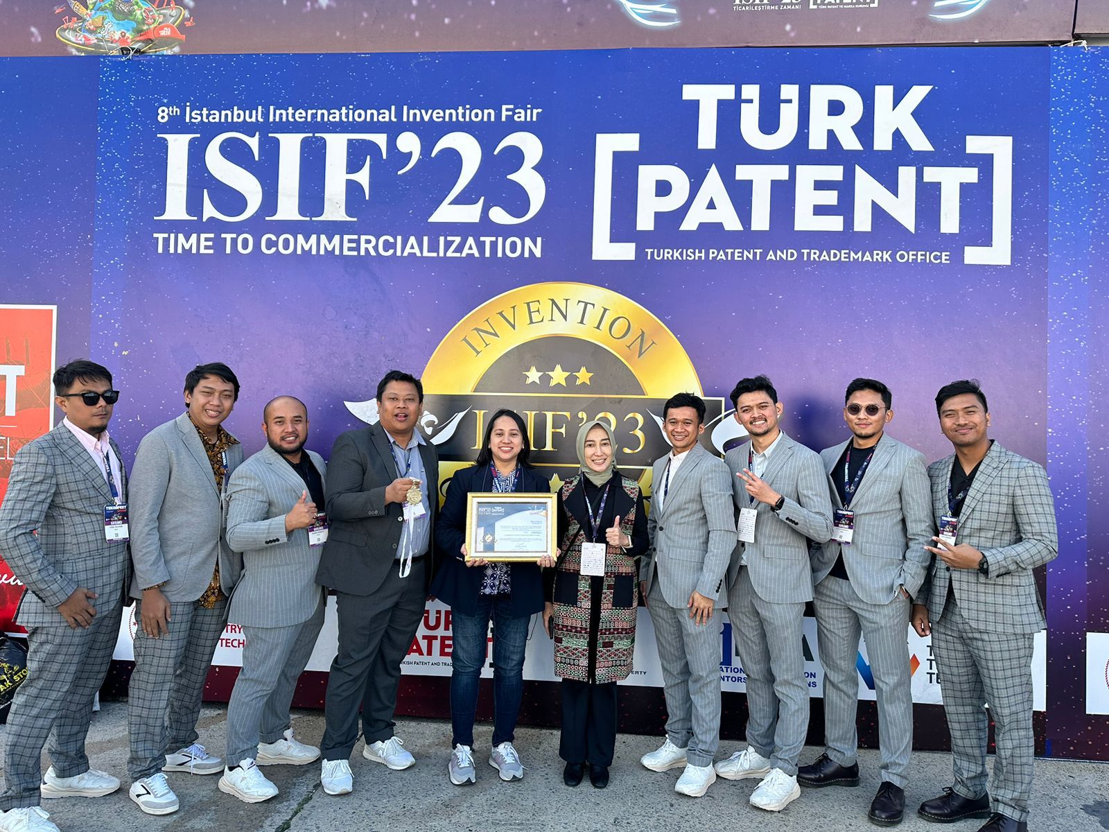 Tim PT Kilang Pertamina Internasional yang sukses meraih penghargaan bidang inovasi di Turki.