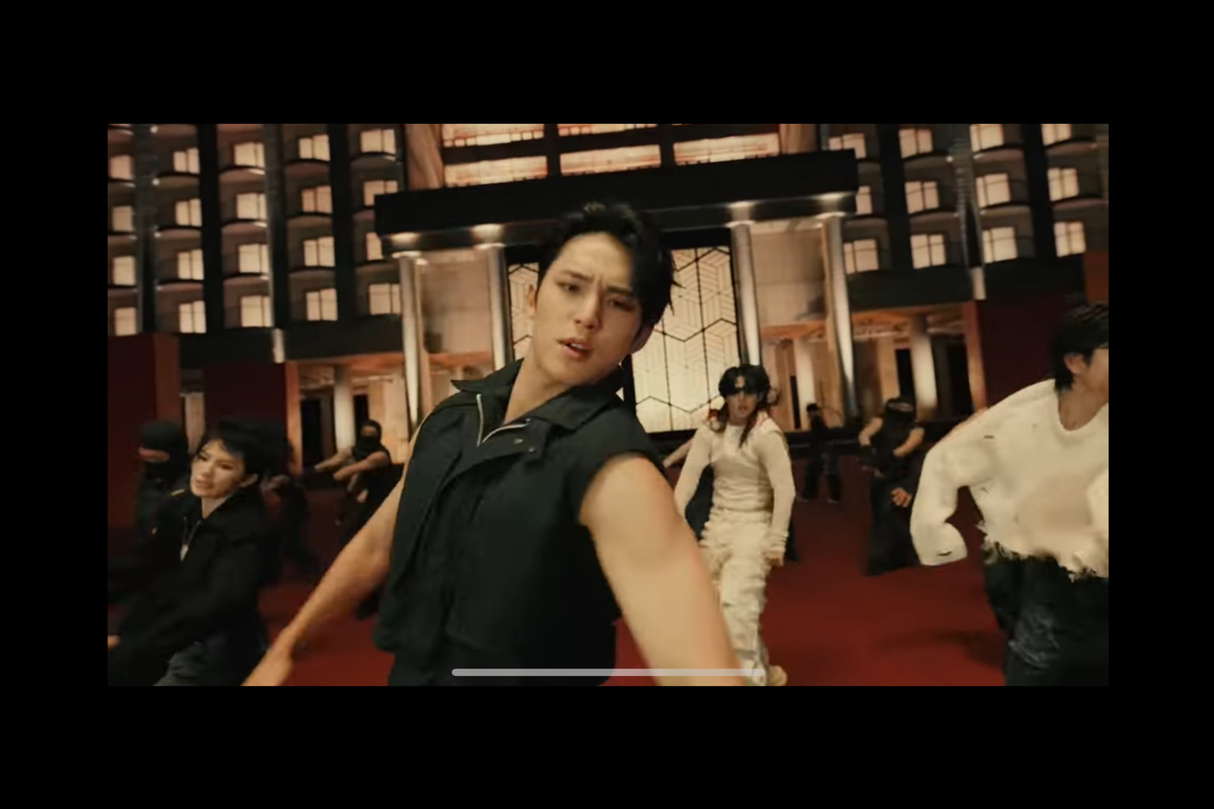 Tangkapan layar video musik Super Seventeen