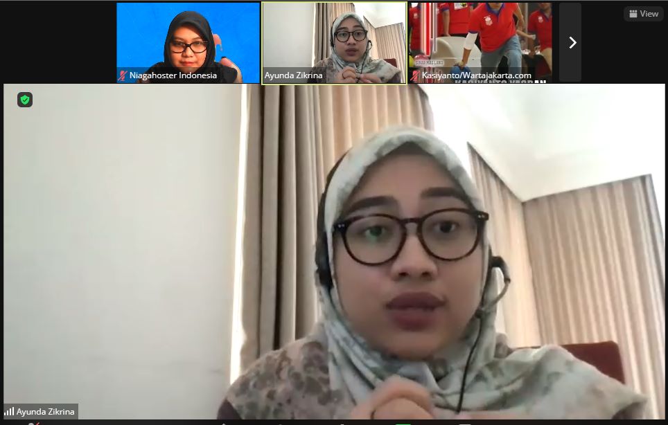 Ayunda Zikrina, Head of Brand and Communication Team Niagahoster, memberi pemaparan pada acara Media Meetup, Selasa (30/5).