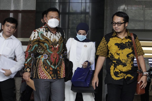 Mantan Direktur Penyelidikan KPK Brigjen Endar Priantoro (kiri).