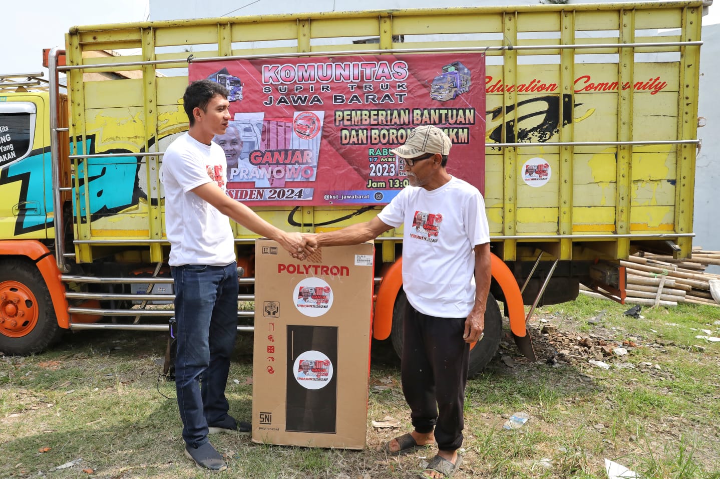 KST Jawa Barat menggelat Program Bantuan dan Borong UMKM di Kecamatan Garut Kota, Kabupaten Garut, Jawa Barat, Rabu (17/5).