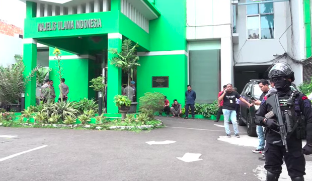 Kantor MUI dijaga aparat.