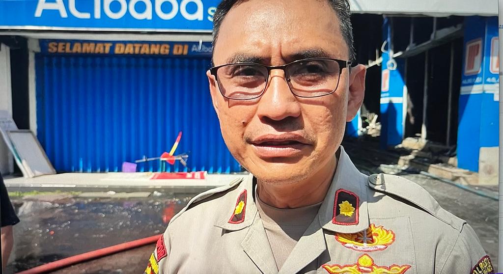 Sebanyak 63 kios di pusat perbelanjaan Malang Plaza, Jawa Timur, hangus terbakar, Selasa (2/5).