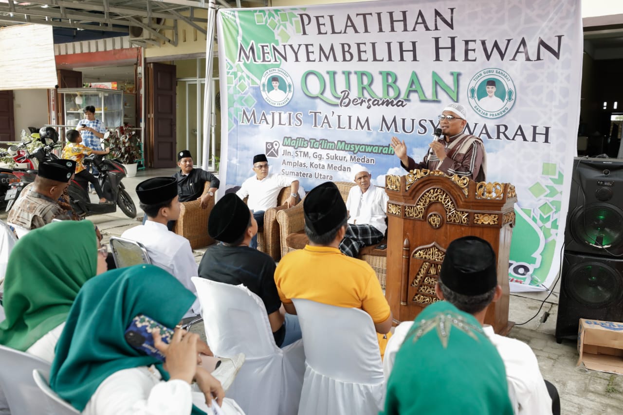TGS Ganjar menggelar pelatihan menyembelih hewan kurban di Medan, Sumatra Utara
