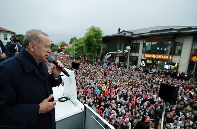 Erdogan memenangkan pemilihan dengan 52,14% suara, sementara Kemal Kilicdaroglu mendapatkan 47,86%.