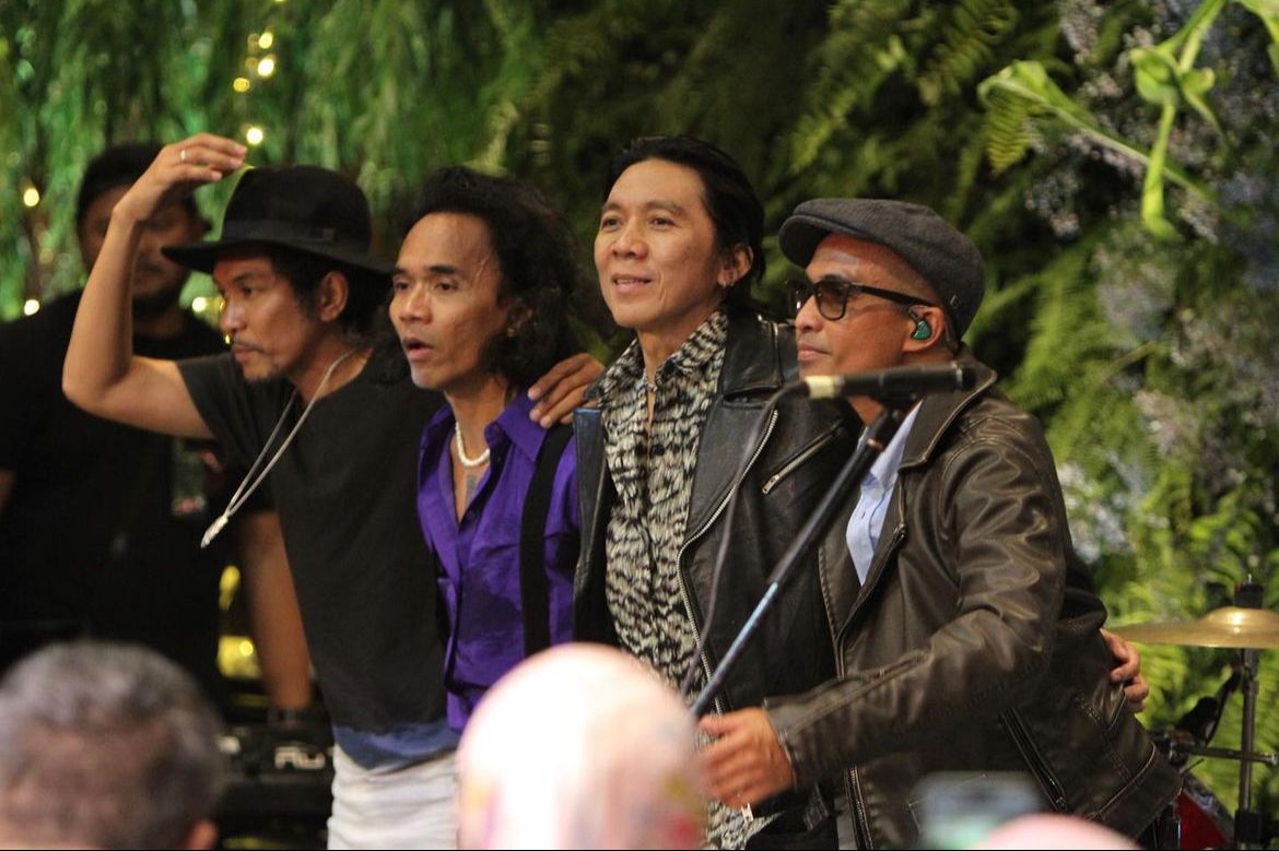 Slank akan menggelar tur ke tujuh kota di Indonesia untuk memperingati 25 tahun usia album mereka yang bertajuk ‘Tujuh'