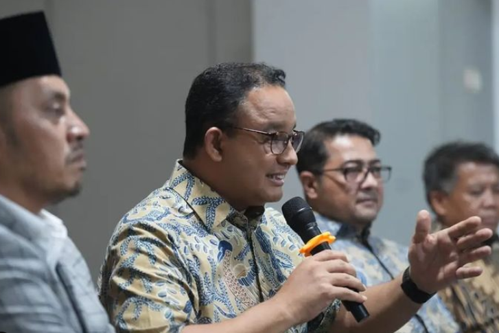 Anies Baswedan bersama perwakilan partai politik dalam Koalisi Perubahan untuk Persatuan.