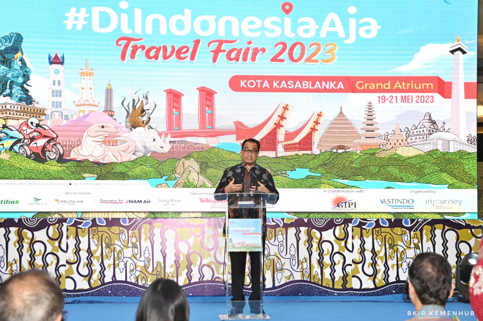 Menhub Budi Karya Sumadi berbicara di forum Di Indonesia Aja Travel Fair