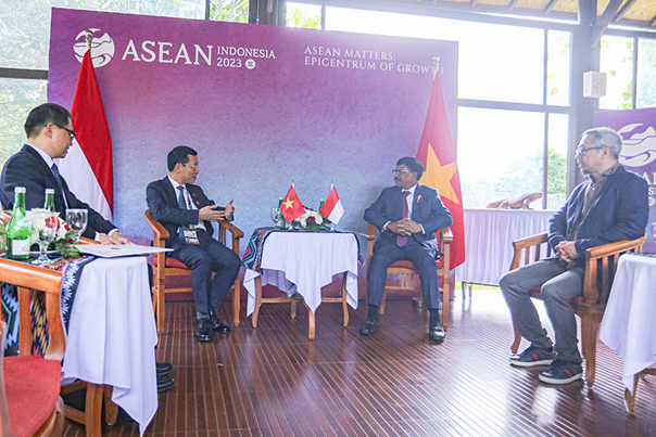 Menteri Komunikasi dan Informatika Johnny G Plate menerima kunjungan Menteri Informasi dan Komunikasi Vietnam Nguyen Manh Hung.