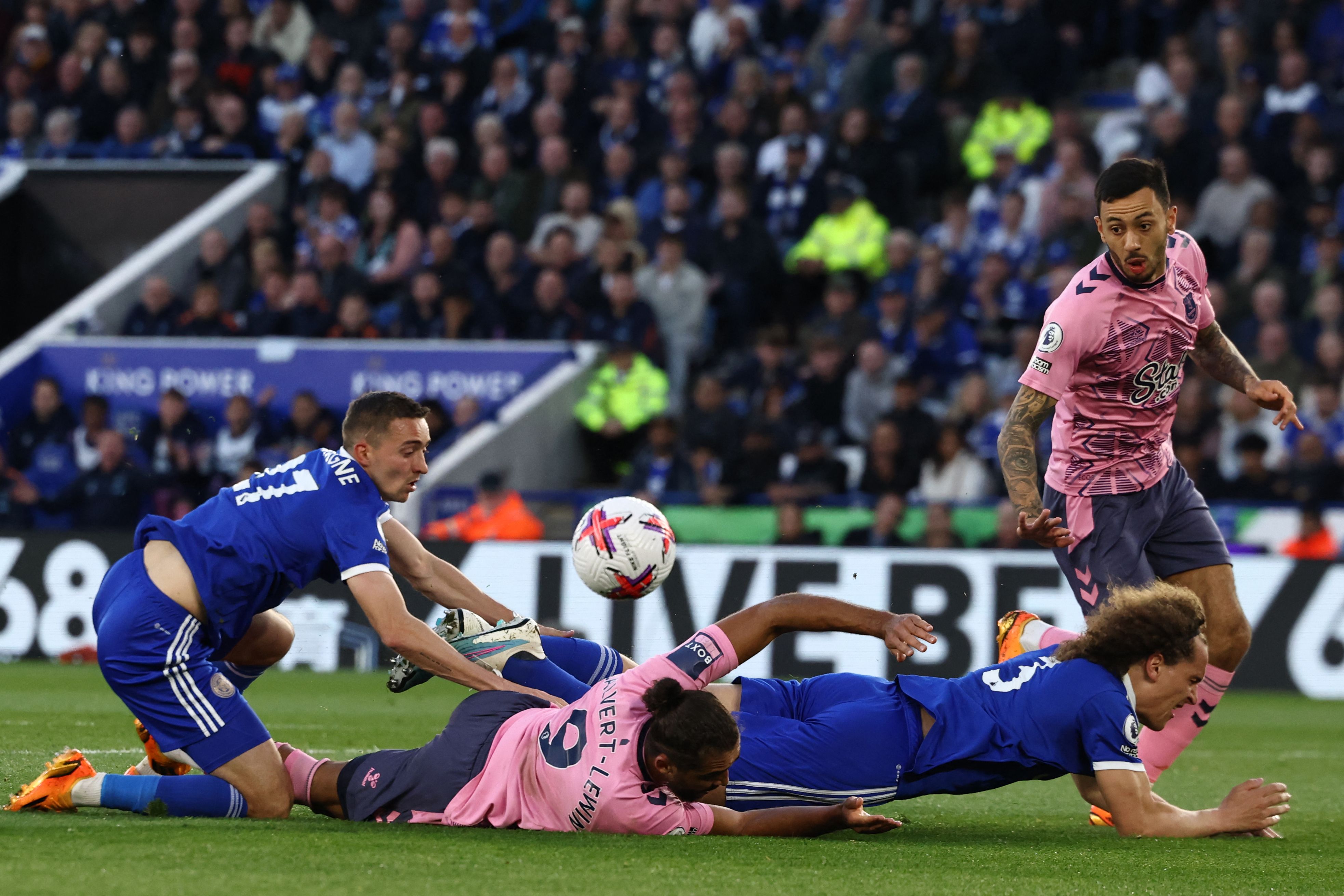 Laga Liga Primer Inggris antara Leicester City dan Everton.