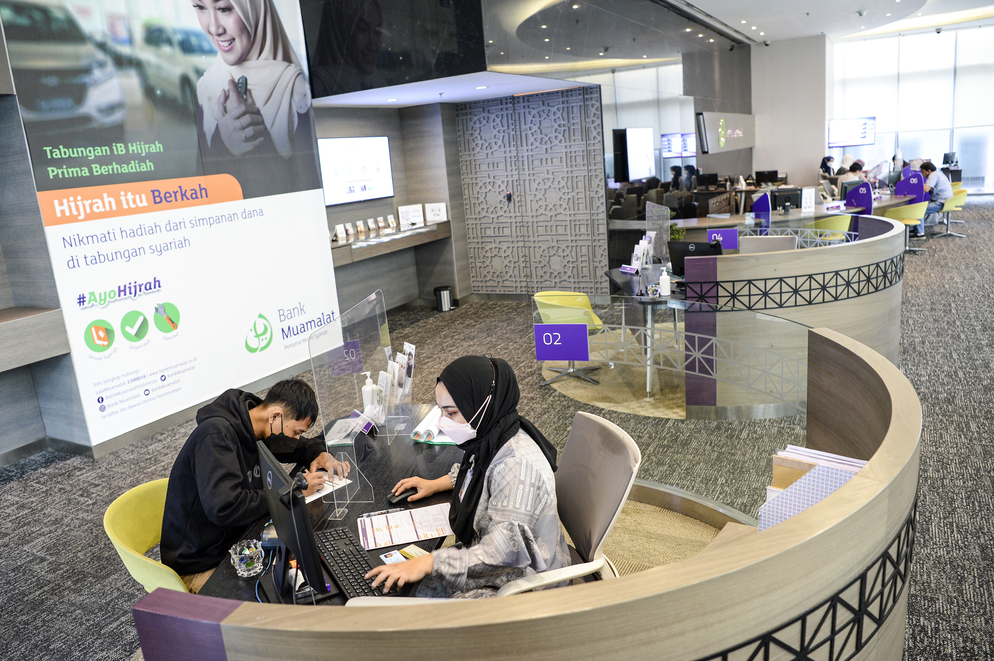 Suasana banking hall Bank Muamalat