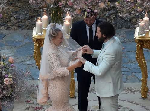 Sia menikah dengan Dan Bernad di Italia, Senin (8/5) kemarin