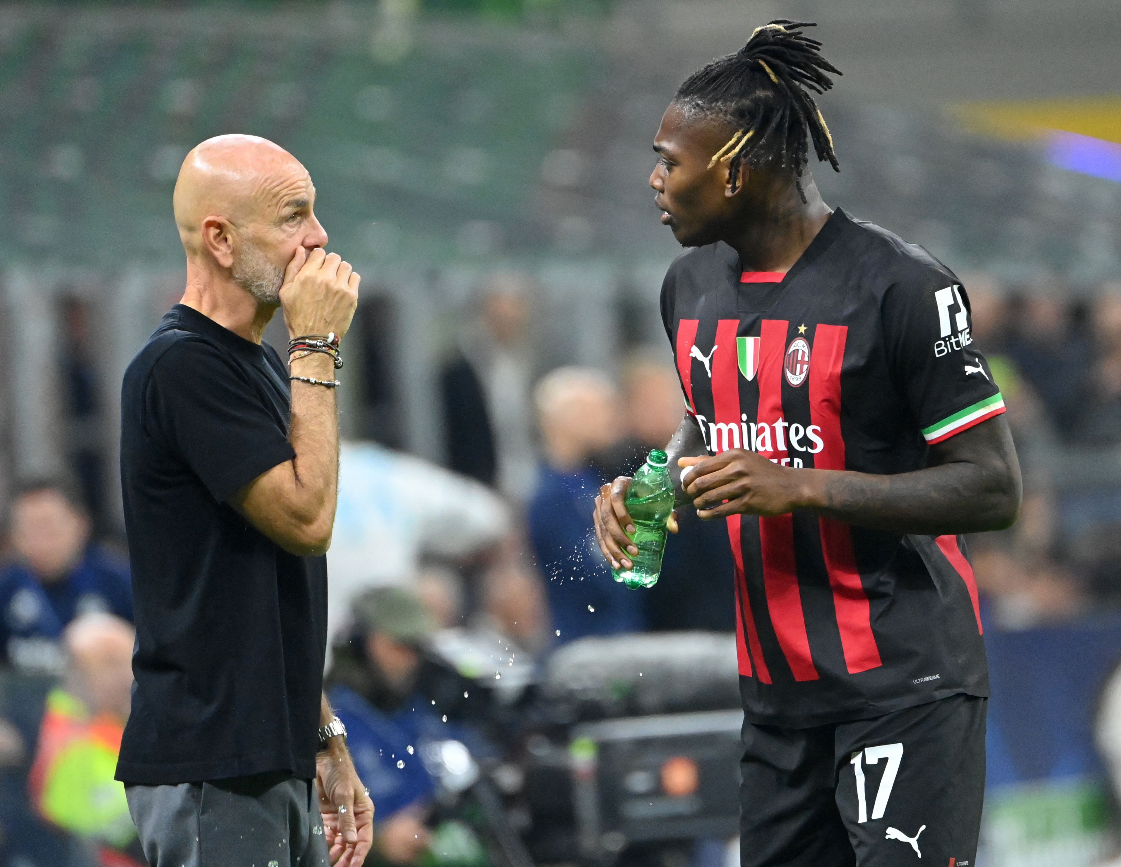 Pelatih Milan Berharap Leao Pulih Saat Hadapi Inter di Liga Champions