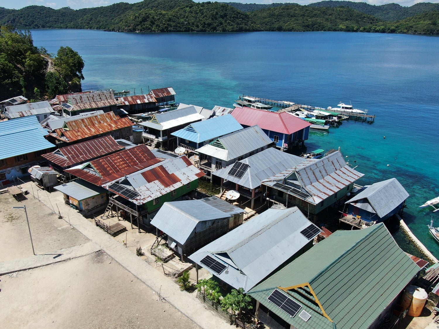 PLTS Atap di Pulau Medang, NTT.