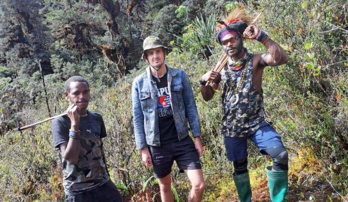 Foto-foto yang dikirim oleh juru bicara TPNPB memperlihatkan pilot Susi Air 