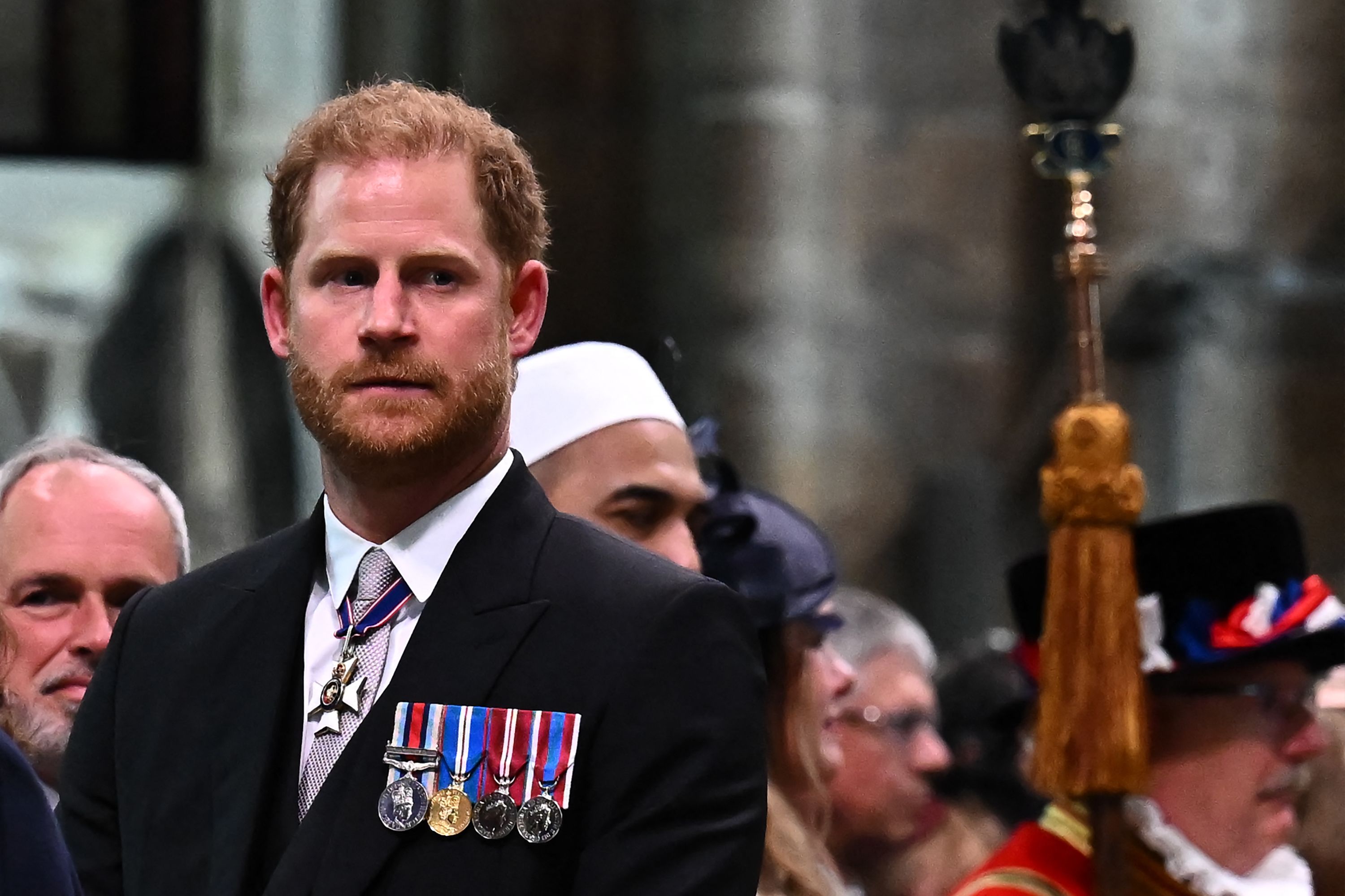 Pangeran Harry Duke of Sussex saaat penobatan ayahnya menjadi Raja Charles III, Sabtu (6/5).