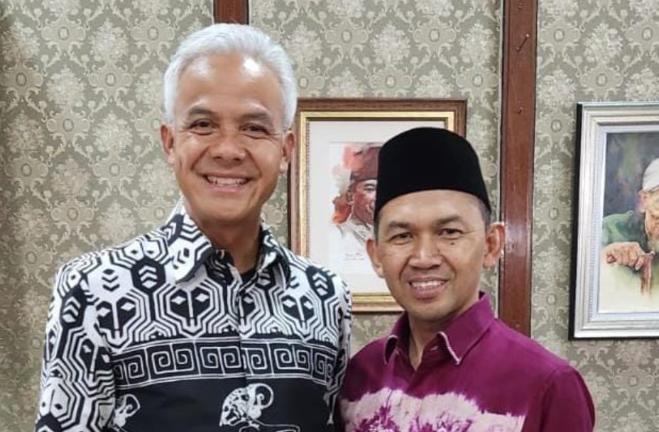 Calon Presiden Ganjar Pranowo (kiri) dan Sekretaris DPD PDI Perjuangan Kalimantan Selatan, Berry Nahdian Furqon