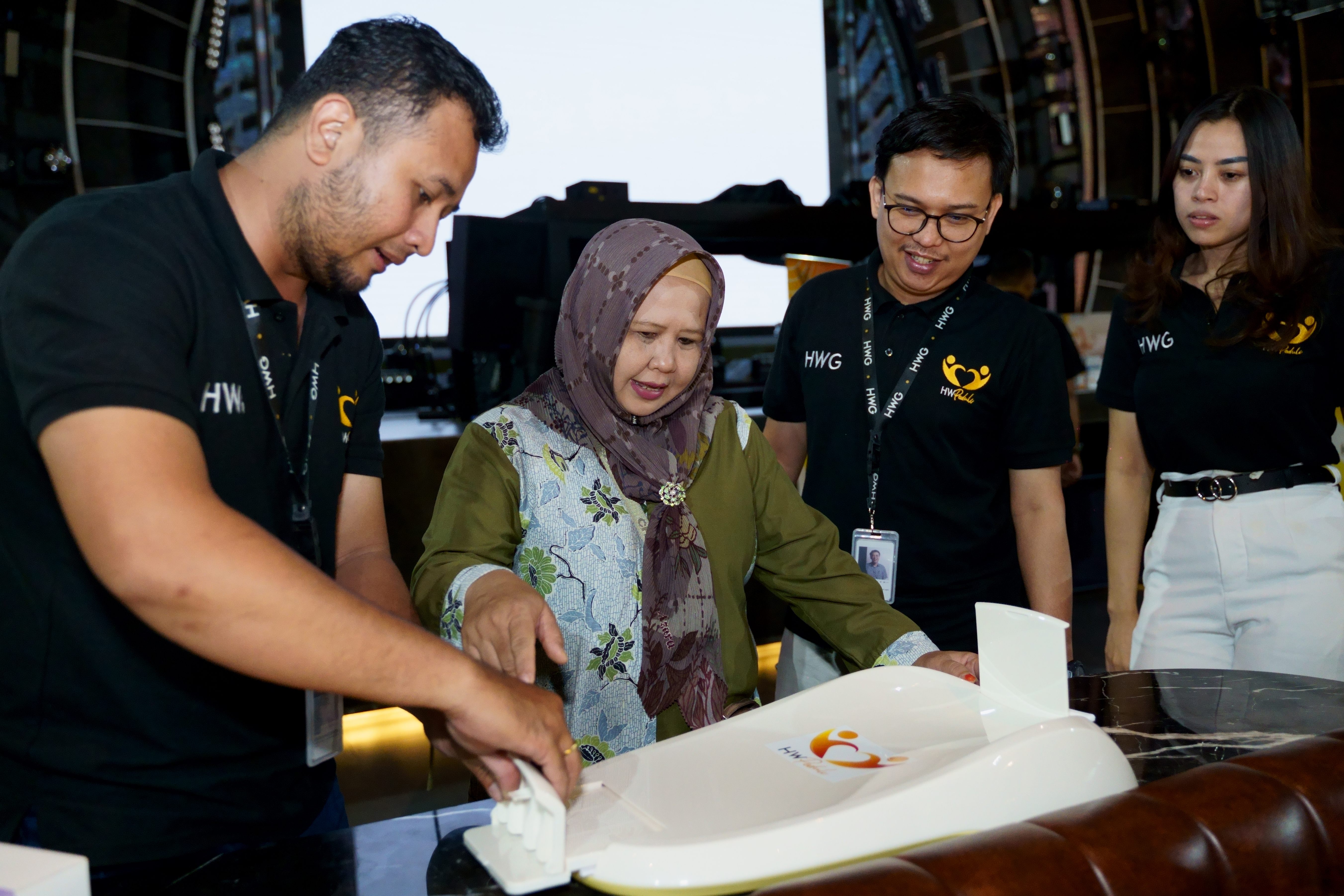 HW Peduli Beri Bantuan untuk Posyandu di Kelurahan Bangka, Jakarta Selatan