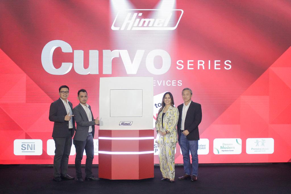Himel meluncurkan rangkaian perangkat kabel terbarunya, seri Curvo, di Jakarta, baru-baru ini.