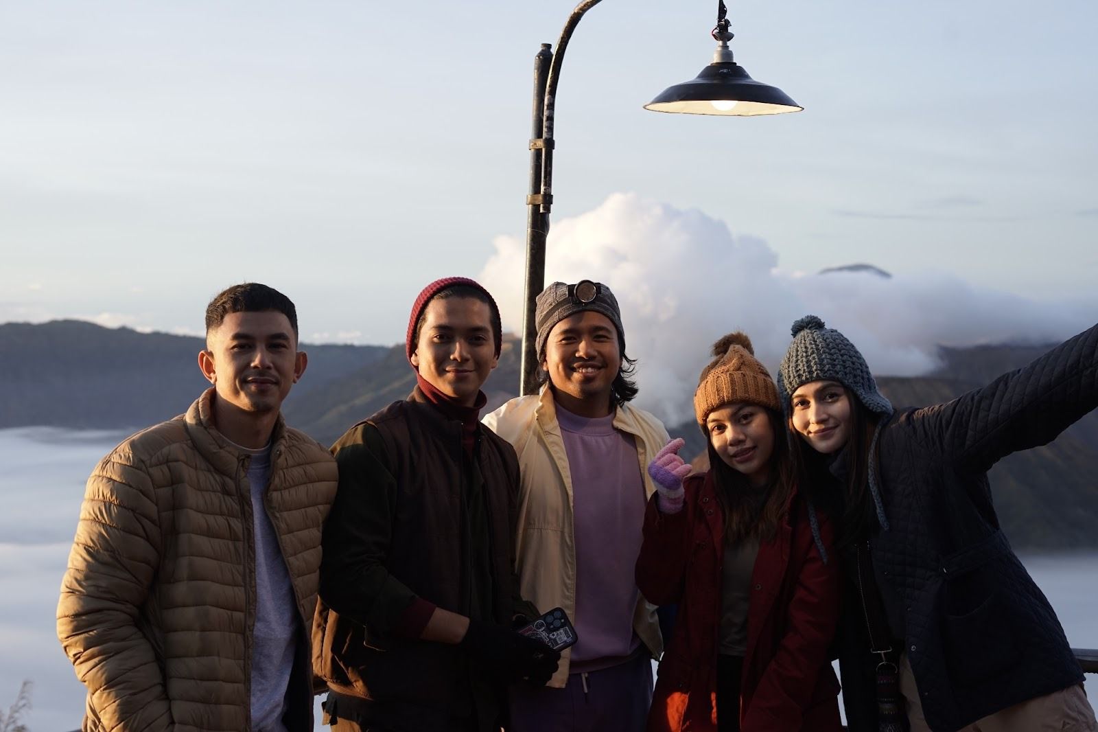 Para pemeran film ktukan 9 setan