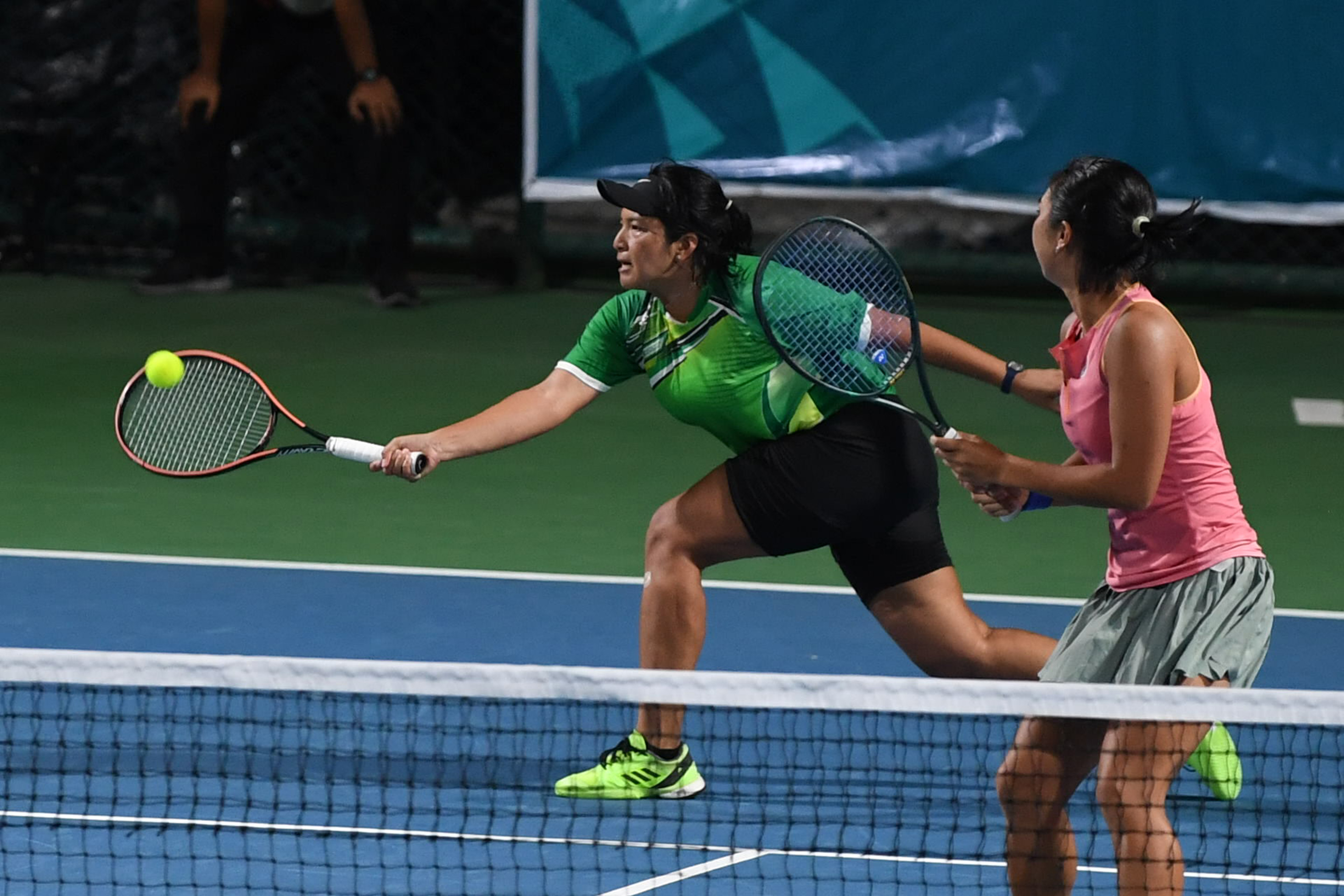 Pasangan ganda tenis putri Indonesia Aldia Sutjiadi/Jessy Rompies