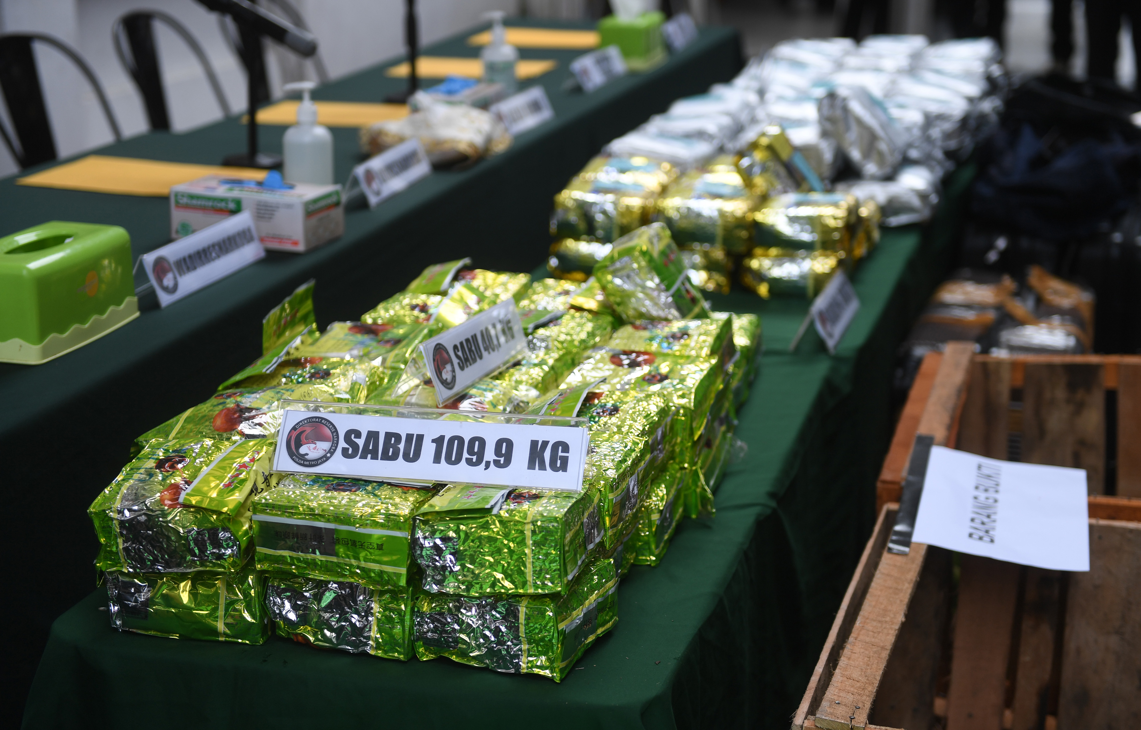  Sejumlahg barang bukti kasus peredaran narkoba saat rilis di Polda Metro Jaya,