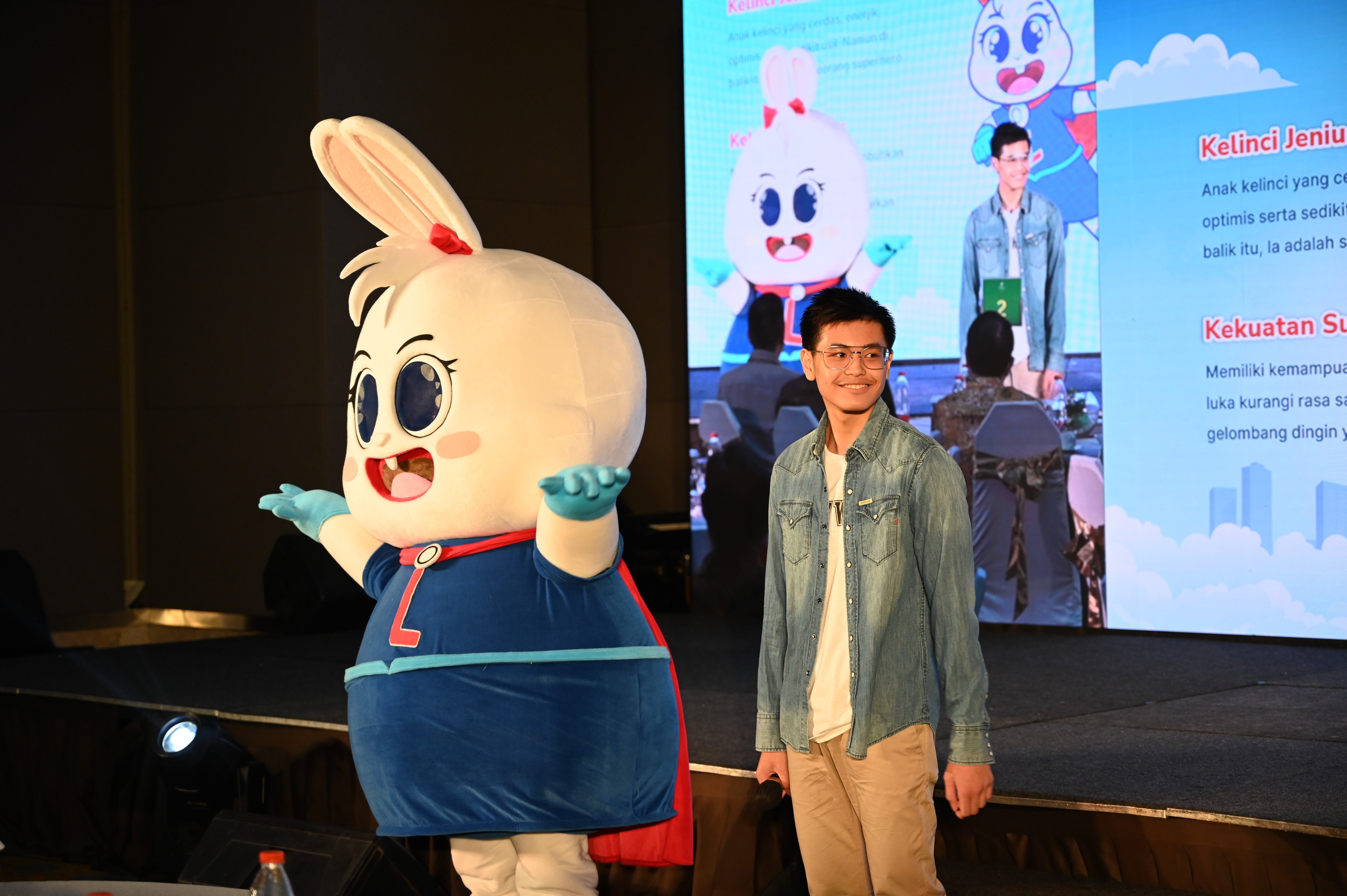 Raoul Salim dan Luna the Superbunny, duta produk Lukajel