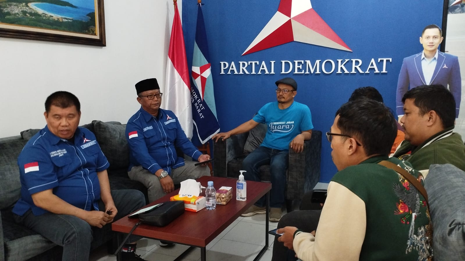 Pengurus Partai Demokrat Jabar, Sugianto Nangolah memberikan keterangan terkait pendidikan politik bacaleg.
