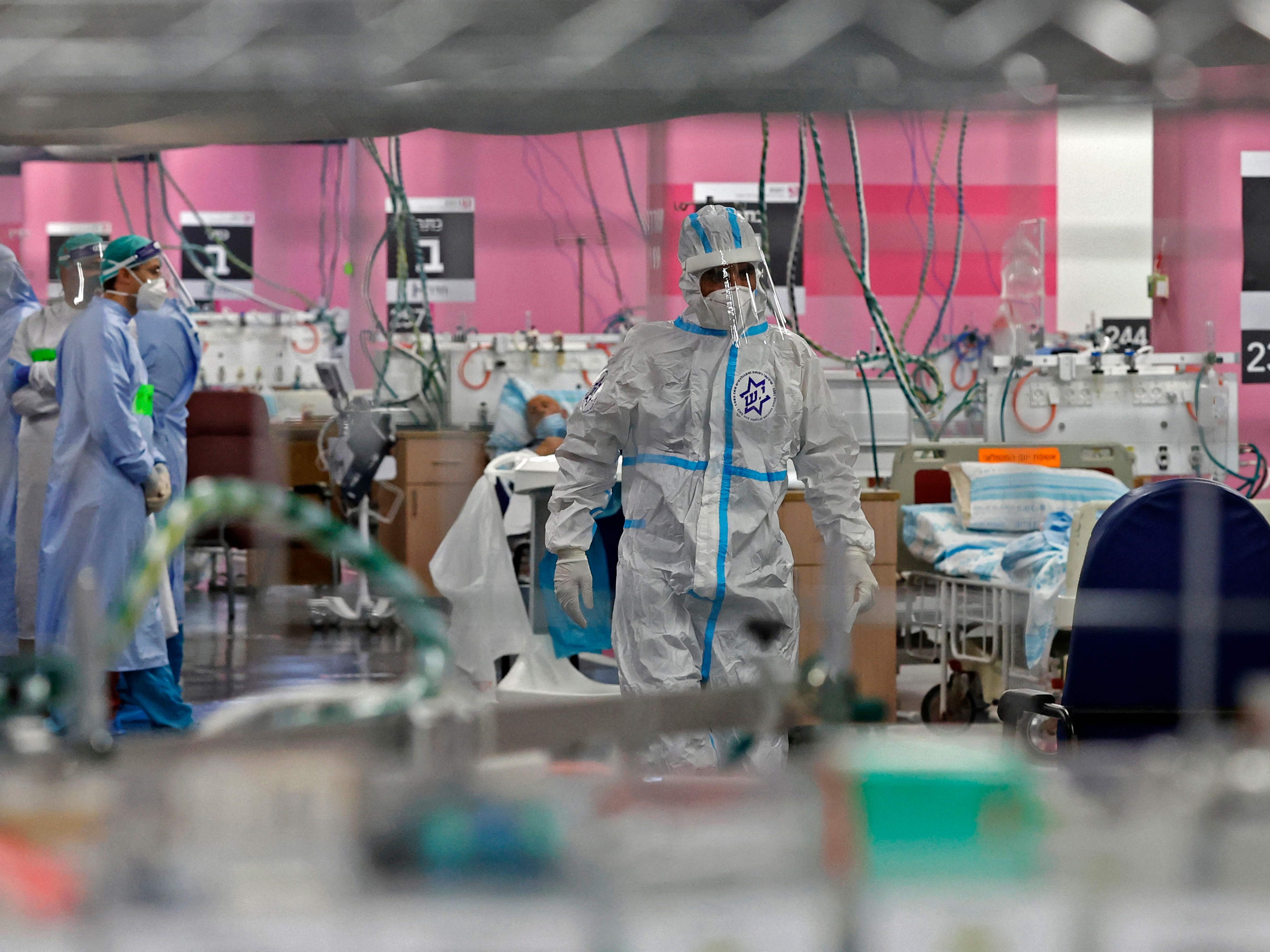 Staf medis di Israel.