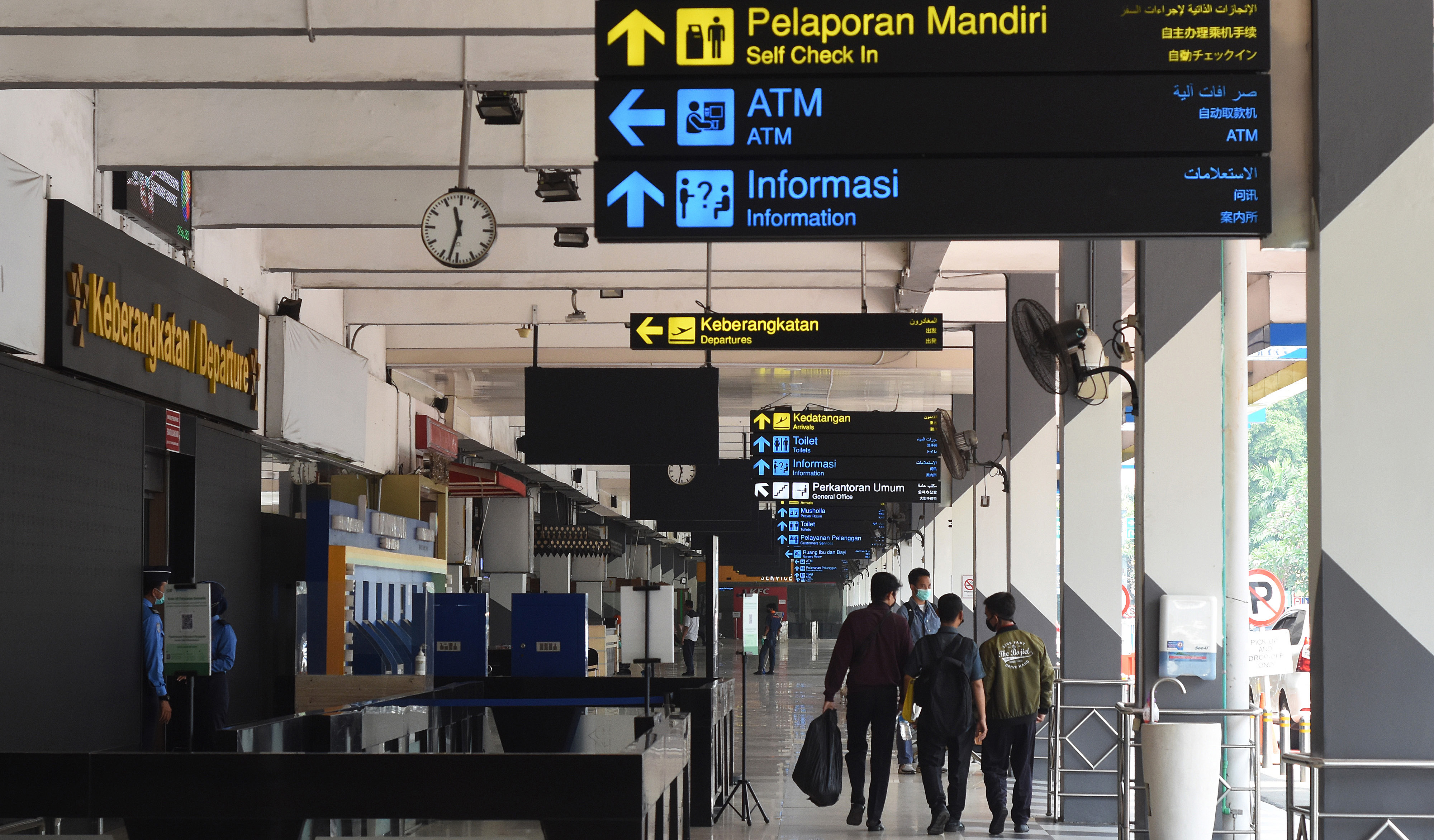 Suasana bandara Halim Perdana Kusuma, Jakarta. Pasokan listrik bagi bandara ini berasal dari PLTGU Priok