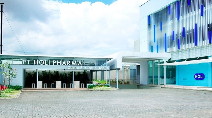 Gedung perushaan farmasi PT Holi Pharma.