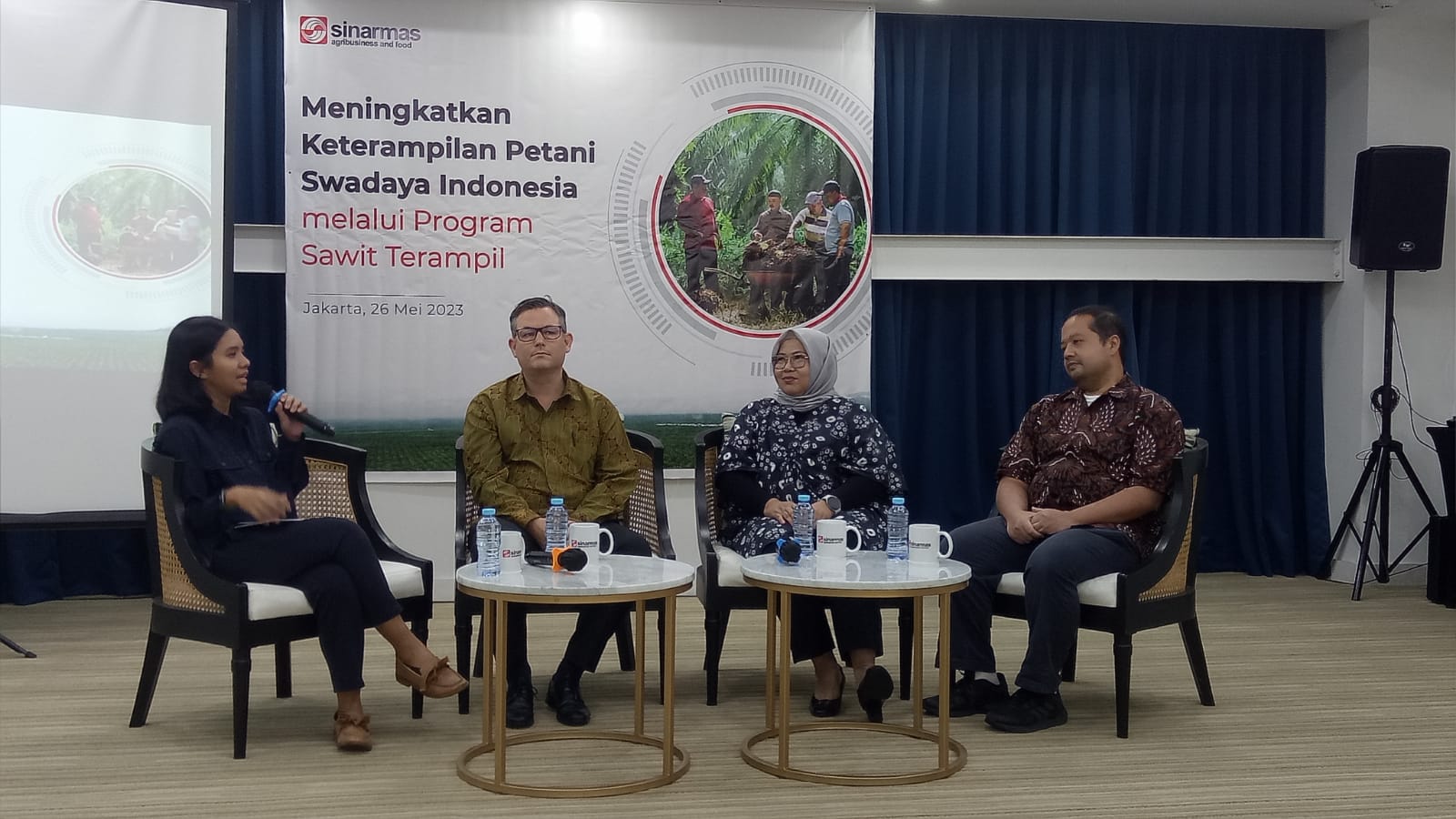 Götz Martin, Head of Sustainability and Strategic Projects, Sinar Mas Agribusiness and Food menjelaskan program Sawit Terampil di Jakarta