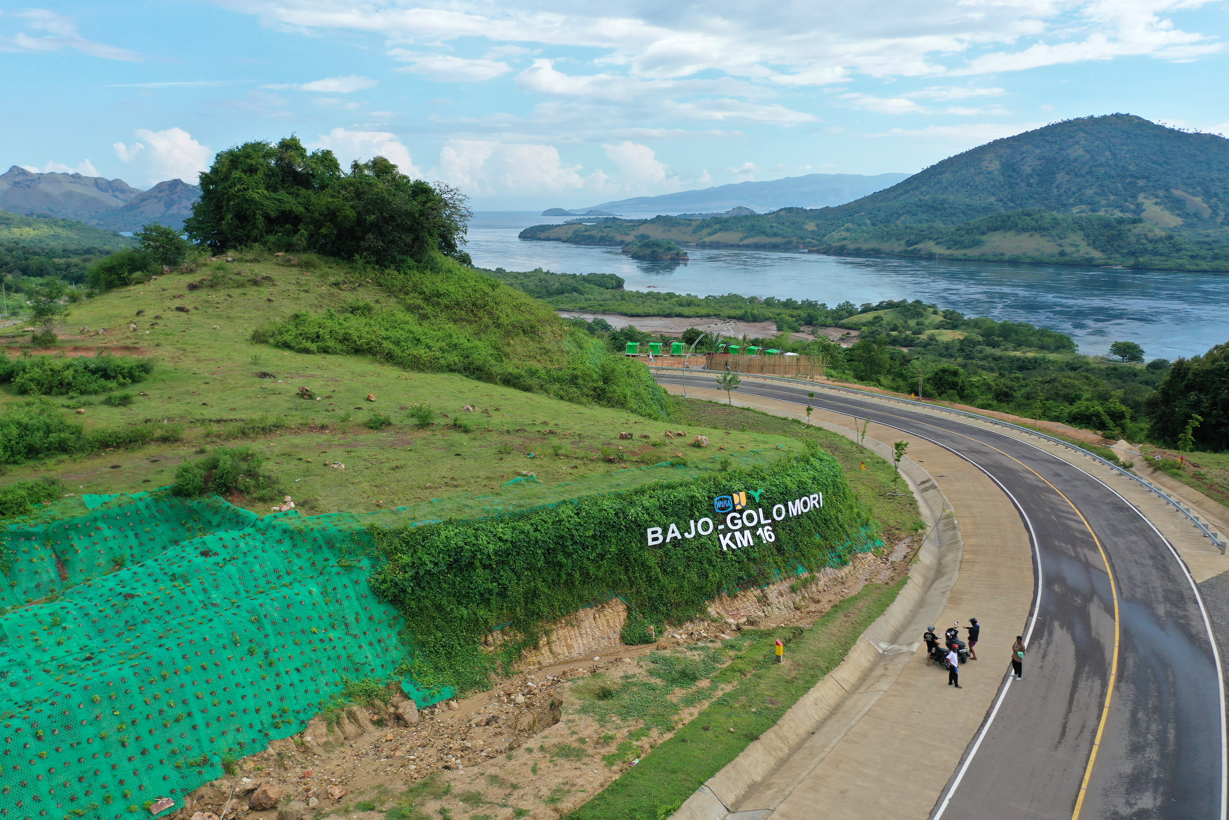 Foto udara salah satu venue KTT ASEAN di kawasan Mice di Jalan Bajo-Golo Mori, Desa Golo Mori, Manggarai Barat, NTT, Kamis (4/5). 