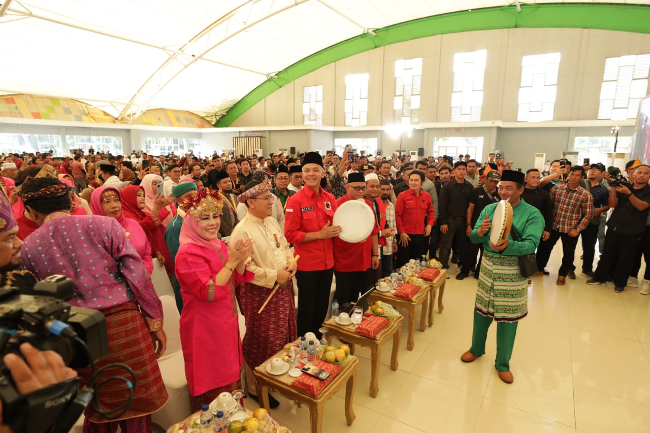 Sambangi Palembang, Ganjar Disambut Meriah Sultan-Sultan hingga Tokoh Agama se-Sumsel